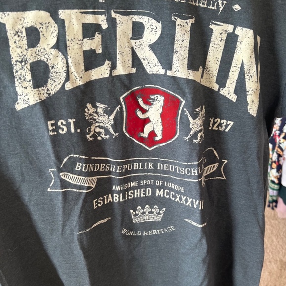 Men’s T shirt - Picture 2 of 3